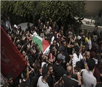 بعد شيرين أبوعاقلة.. قوات إسرائيلية تهاجم جنازة صحفية قضت برصاص الجيش