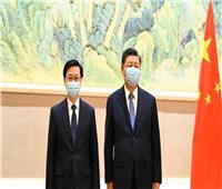 الرئيس الصينى يلتقي الرئيس التنفيذي الجديد لمنطقة هونغ كونغ