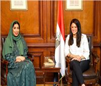 وزيرة التعاون الدولى تستعرض مع نائبة رئيسة مجلس الإمارات سياسات تمكين المرأة