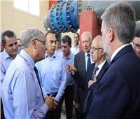 محافظ المنيا وسفير إيطاليا يتفقدان أعمال تطوير وتبطين الترع بـ«أبوقرقاص»