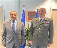 السفير المصري في بروكسل يلتقي رئيس اللجنة العسكرية للاتحاد الأوروبي لتناول ملفات مكافحة الإرهاب 