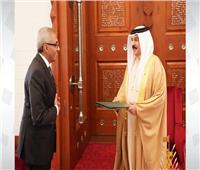 ملك البحرين يستقبل السفير المصري