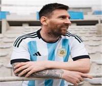 الأرجنتين يكشف عن قميص كأس العالم 2022