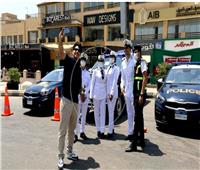 «ورود وهدايا وصور سيلفي».. رجال الشرطة يحتفلون مع المواطنين بـ«عيد الأضحى»