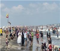 توافد الآلاف على شواطئ مصيف بلطيم في ثالث أيام عيد الأضحى