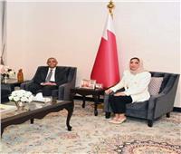 سفير مصر في المنامة يلتقي وزيرة السياحة بمملكة البحرين