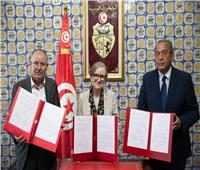 تونس: بودن والطبوبي وماجول يُوقّعون على عقد اجتماعي 