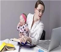 مكتسبات المرأة العاملة في قانون العمل.. إجازات للوضع والرضاعة وحضانة لأطفالها 