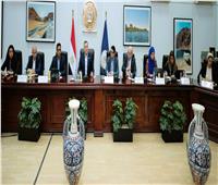 وزير السياحة يتابع مستجدات الأعمال بمنطقة خدمات الزائرين بالمتحف المصري الكبير 