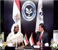 «عبدالوهاب» يبحث مع وزيرة الإستثمار السودانية التعاون المشترك