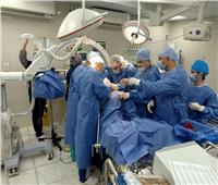  أول جراحة لإصلاح اعوجاج بالعمود الفقرى بمستشفيات جامعة بنى سويف