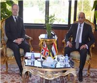 وزير الطيران  يلتقي السفير البريطاني بالقاهرة لتعزيز التعاون المشترك فى مجال النقل الجوى  