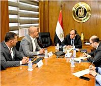 وزير التجارة يلتقي ممثلي أول شركة مصرية في تكنولوجيا تحويل المركبات للعمل بالطاقة الكهربائية