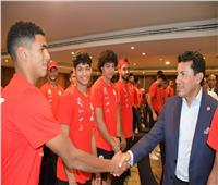 وزير الرياضة يجتمع مع لاعبى المنتخب الأوليمبى بمعسكرهم بالإسكندرية 