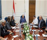 محافظ القاهرة يلتقي وفد بنك التنمية الألمانية لتطوير منظومة النقل الحضري 