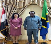 سفير تنزانيا بالقاهرة يشيد ببرنامج القيادات النسائية الأفريقية
