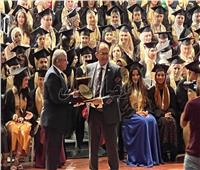 رئيس جامعة حلوان  يشهد حفل تخرج كلية التربية الفنية 