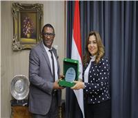 محافظ دمياط تبحث تعزيز سبل التعاون مع سفير جمهورية سيراليون بالقاهرة 