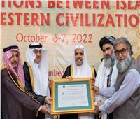 منح د.العيسى جائزة السلام الديني "اعترافاً بإسهاماته في احتواء المعلومات الخاطئة عن الإسلام"
