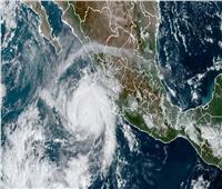إعصار روزالين يضرب الساحل الغربي للمكسيك 