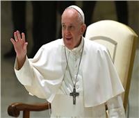 ماكرون يحث البابا فرنسيس على الاتصال ببوتين لتسوية الأزمة الأوكرانية