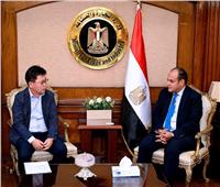 وزير الصناعة يبحث الخطط التوسعية لسامسونج بالسوق المصري