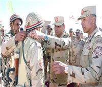 القائد العام للقوات المسلحة يشهد إجراءات تفتيش الحرب لإحدى تشكيلات المنطقة الغربية