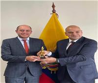 سفير مصر يبحث التعاون المشترك مع وزير الإنتاج والتجارة الخارجية بالإكوادور