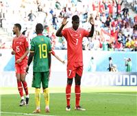 إمبولو يسجل هدف تقدم سويسرا أمام الكاميرون ويرفض الاحتفال