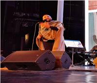 في حفله بمسرح الجمهورية ليلة أمس  علي الألفي يطلب من جمهوره الدعاء لأنغام