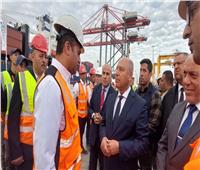 وزير النقل يتفقد اعمال للتشغيل التجريبي لمحطة تحيا مصر بميناء الإسكندرية 