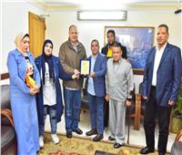 محافظ أسيوط يبحث مقترحات ومتطلبات ذوي الهمم بالقوصية  