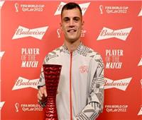 تشاكا يفوز بجائزة أفضل لاعب في مباراة سويسرا وصربيا 