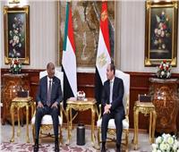 الرئيس السيسي يلتقي رئيس مجلس السيادة الإنتقالي السوداني بالرياض