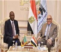 رئيس الهيئة العربية للتصنيع يبحث مع وزير التكنولوجيا الزامبي لتعزيز التعاون في مجالات الإتصالات 