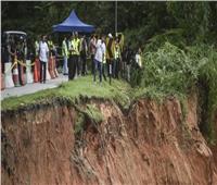 ارتفاع عدد ضحايا انهيار أرضي في ماليزيا