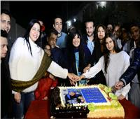 أسرة مسلسل «أم البنات» تحتفل بانطلاق التصوير بذبح عجل وتورتة
