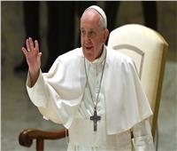البابا فرنسيس يدعو في الصلاة من أجل سلفه بنديكت السادس عشر