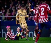 برشلونة يهزم أتلتيكو مدريد وينفرد بصدارة الليجا