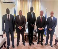 سفير مصر لدى جنوب السودان يلتقي وزير الاستثمار