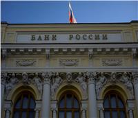 أكبر البنوك الروسية تعلن العمل بشبه جزيرة القرم
