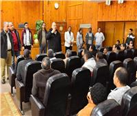 محافظ أسيوط  يلتقى 147 موظفا من العاملين بالصناديق  الخاصة 