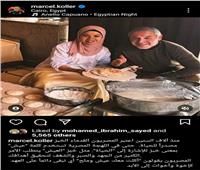 عيش وملح..كولر يتغني بالحضارة المصرية القديمة بصورة مع صانعة الخبز