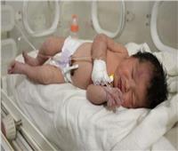 مولودة الأنقاض في سوريا تودع أسرتها من داخل غرفتها بالمستشفى