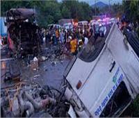 مصرع 14 شخص وإصابة 60 آخرين في حادث تصادم في باكستان