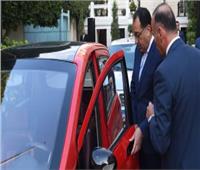 رئيس الوزراء يستعرض مشروع «تصنيع سيارة كهربائية مصرية» 