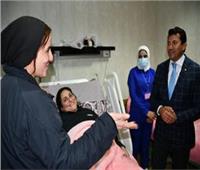 وزير الرياضة يزور بطلة رفع الأثقال "نهلة رمضان" فى المستشفى