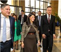 د. رانيا المشاط  ووزير الخارجية المجري يترأسان الجلسة الختامية لمنتدى الأعمال المصري المجري المشترك