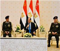 الرئيس السيسي يلتقي بعدد من قادة القوات المسلحة بحضور وزير الدفاع