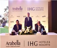 وزير السياحة والآثار يشهد توقيع عقود إدارة وتشغيل ثلاث فنادق جديدة
